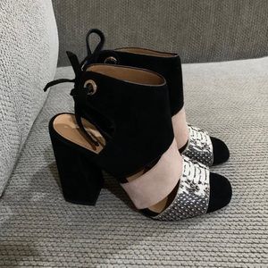 HP 🎀 Coach Minetta Heels Size 5